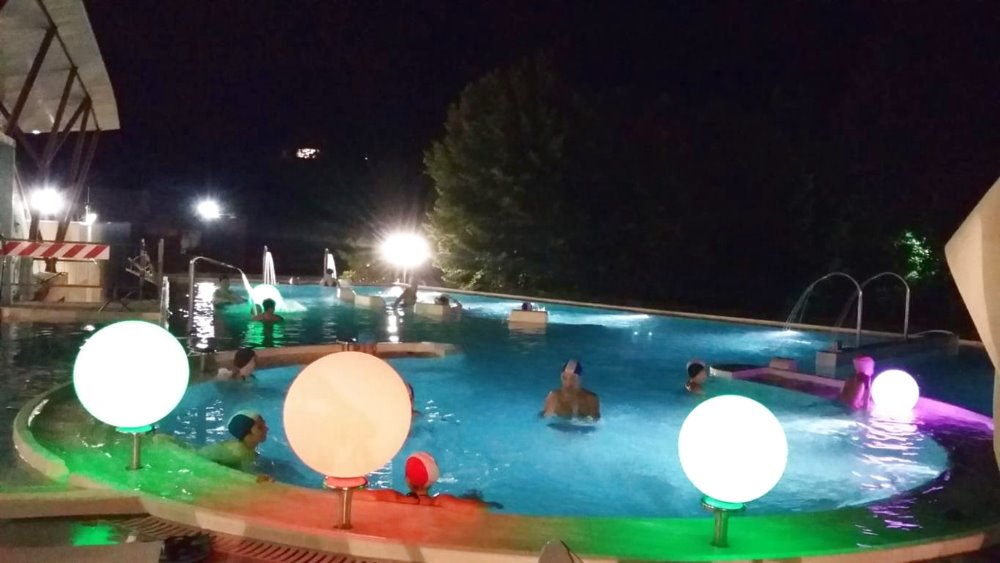 Bagni di Notte alle piscine Theia